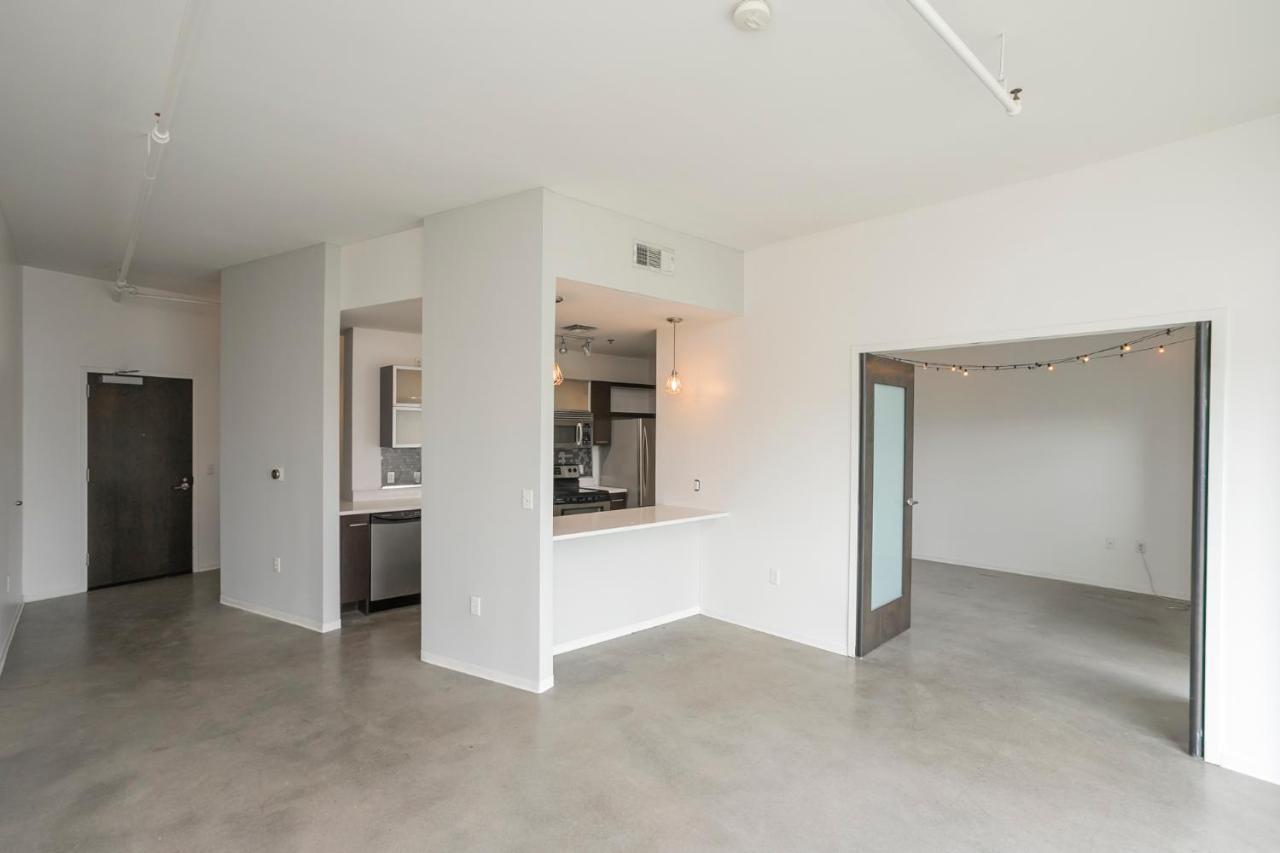 Unfurnished Amazing Layout W Balcony & Storage 30 Day Minimum Nashville