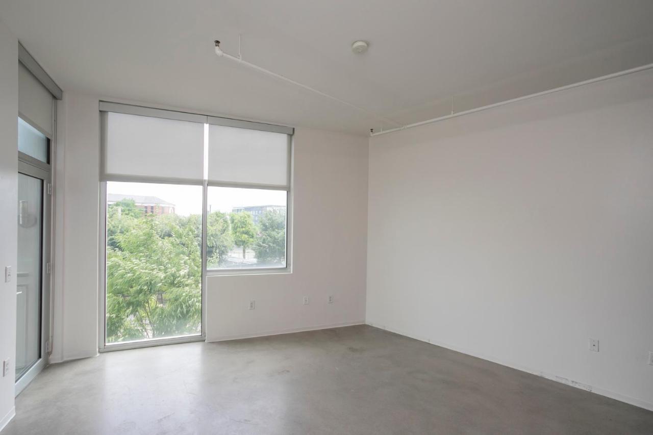 Unfurnished Amazing Layout W Balcony & Storage 30 Day Minimum *